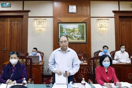 Bộ Chính trị cho ý kiến về chuẩn bị đại hội các Đảng bộ trực thuộc Trung ương