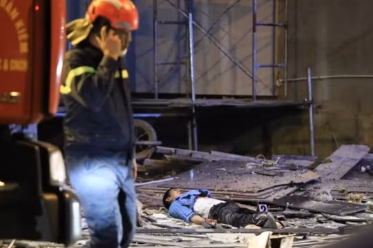 Hà Nội: Dừng thi công khẩn cấp công trình bị sập thang lắp kính làm 4 người chết