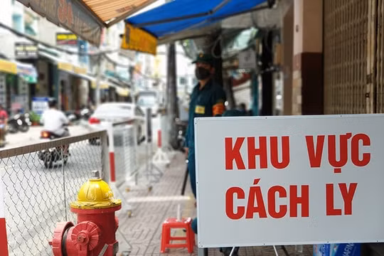 TP HCM: Thêm nhiều nhà dân ở quận Tân Phú bị phong tỏa
