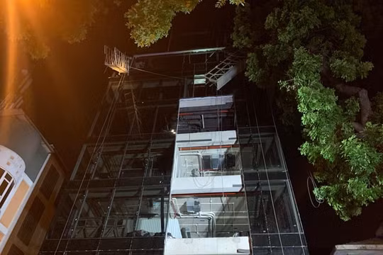 Vụ sập thang lắp kính công trình ở Hà Nội: Cả 4 nạn nhân đều tử vong