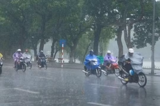 Miền Trung xuất hiện mưa lớn, Miền Bắc chuyển lạnh từ Chủ nhật