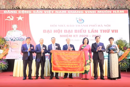 Hội Nhà báo TP. Hà Nội: Tinh thần thi đua “thắp lửa” trong nhiệm vụ tuyên truyền