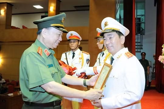 Thứ trưởng Bộ Công an Trần Quốc Tỏ được thăng hàm Trung tướng