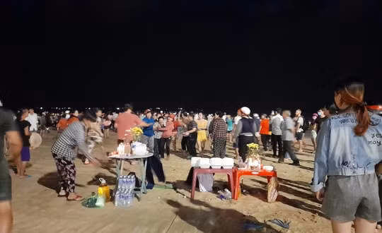 Bình Định: Phát hiện 2 thiếu niên đuối nước khi đi tắm biển