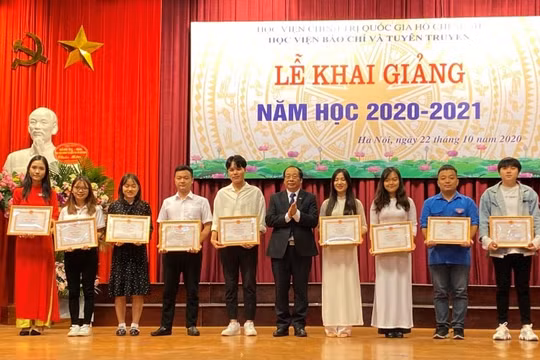 Học viện Báo chí và Tuyên truyền khai giảng năm học mới, chào đón hai nghìn tân sinh viên