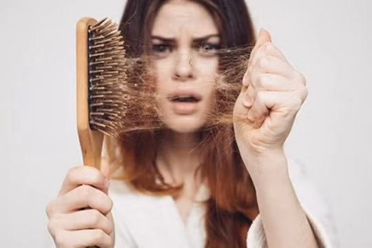 Những thói quen xấu khiến bạn bị rụng tóc, hói đầu