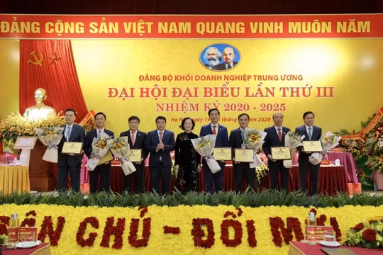 Tổ chức lễ gắn biển hai công trình Dầu khí chào mừng Đại hội Đại biểu Toàn quốc lần thứ XIII của Đảng