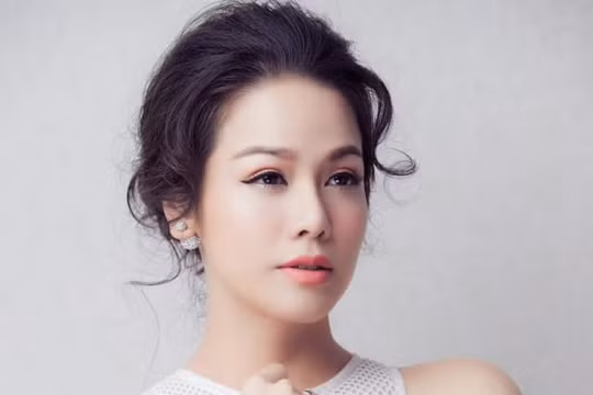 Nhật Kim Anh ngã đứt dây chằng, phải ngồi xe lăn trong bệnh viện