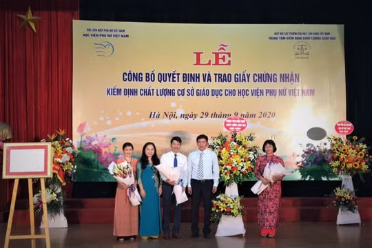 Học viện Phụ nữ Việt Nam được công nhận đạt chuẩn kiểm định chất lượng giáo dục