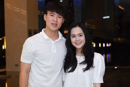 Quỳnh Anh - bà xã Duy Mạnh lộ vòng eo khác thường