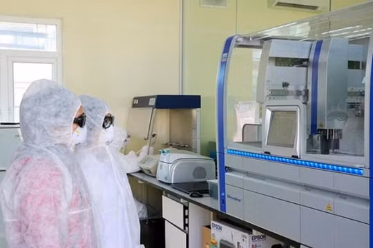 Hàng loạt tỉnh, thành "giảm giá" hoặc "được" doanh nghiệp "cho mượn” máy xét nghiệm