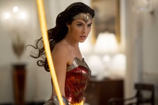 Wonder Woman 1984: Xứng tầm bom tấn dù có hơi hướng giáo điều