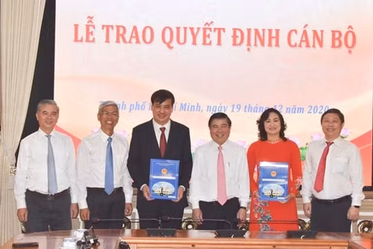 Trao quyết định của Thủ tướng phê chuẩn 2 Phó Chủ tịch UBND TP HCM