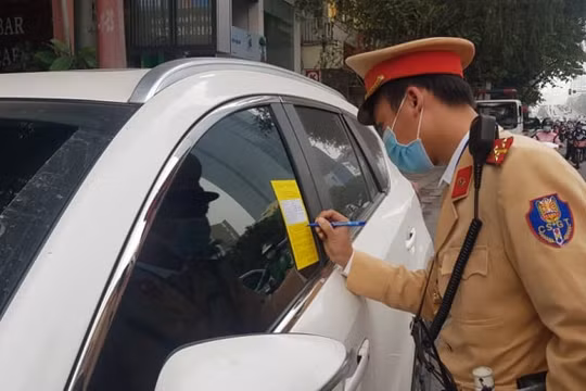 "Phạt nguội" phương tiện dừng đỗ sai quy định, Hà Nội có hết ùn tắc?