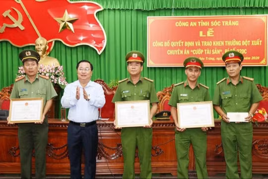 Sóc Trăng: Khen thưởng tập thể và cá nhân có thành tích phá nhanh vụ án giả công an đi cướp