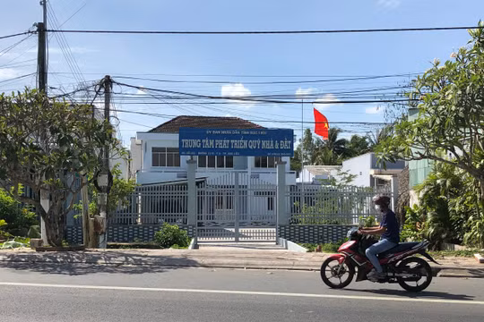 Bạc Liêu: Bị kỷ luật cảnh cáo vẫn ký quyết định khen thưởng cho chính mình