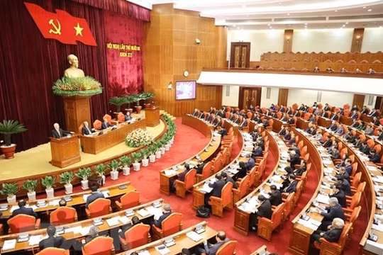 Ngày làm việc thứ nhất Hội nghị Trung ương 13