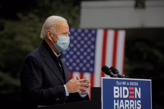 Biden gia tăng khoảng cách với Trump lên 10 điểm