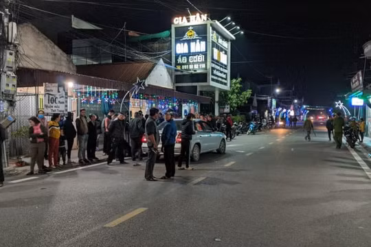 Nam Định: Ô tô mất lái gây tai nạn liên hoàn làm 5 người bị thương