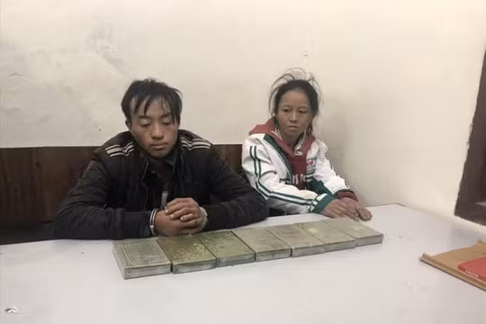 Bắt cặp đôi 9X vận chuyển 7 bánh heroin, 200 viên ma túy tổng hợp