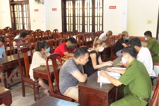 Bắt giữ 20 nam nữ sử dụng ma túy trong nhà nghỉ