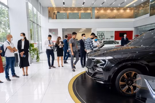 Khách hàng trầm trồ khi tận mắt chiêm ngưỡng “bom tấn” VinFast President