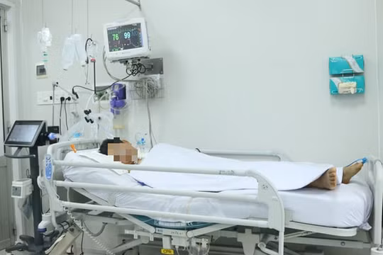 Hà Nội: 35 người đến khám tại Bệnh viện Bạch Mai do ăn pate Minh Chay