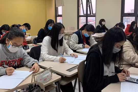 Hà Nội: Các trường THPT công lập cho học sinh đi học trở lại sau ngày 8/3