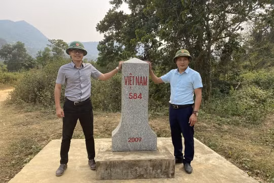 Hành trình tác nghiệp tại “điểm nóng” cửa khẩu La lAY