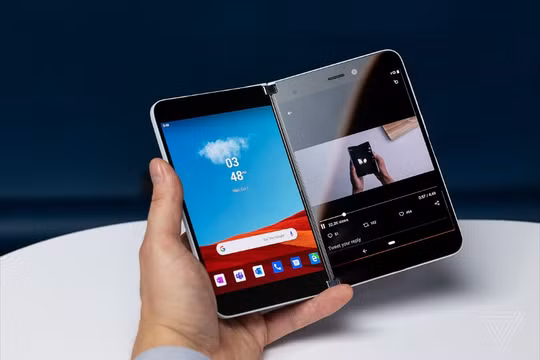 Smartphone màn hình kép Surface Duo sẽ được ra mắt vào tháng 7 tới