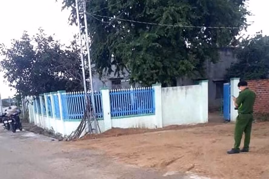 tua lung vao tru dien de nghi nam cong nhan bi dien giat tu vong hinh 1