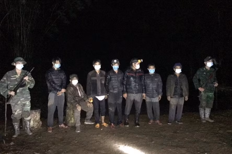 bat giu 7 nguoi nhap canh trai phep tu lao ve viet nam hinh 1