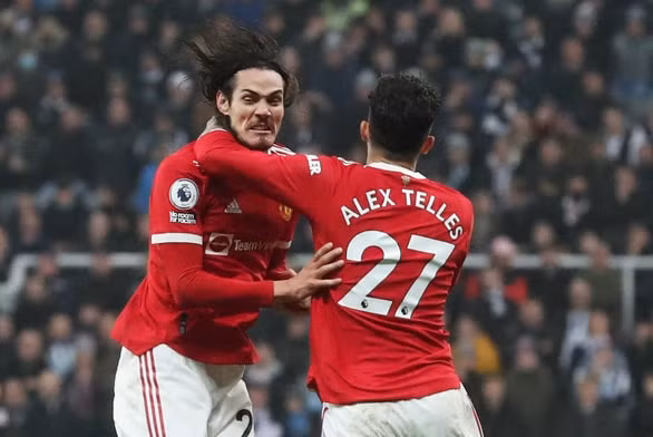 sieu sao ronaldo thi dau mo nhat mu chat vat cam hoa newcastle hinh 4