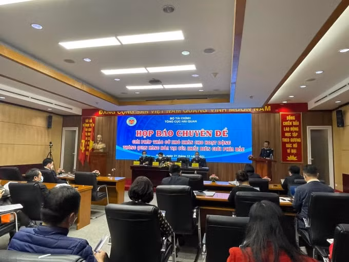 thuong lai meo mat vi chi phi thue ben bai tong cuc hai quan noi se ho tro hinh 2