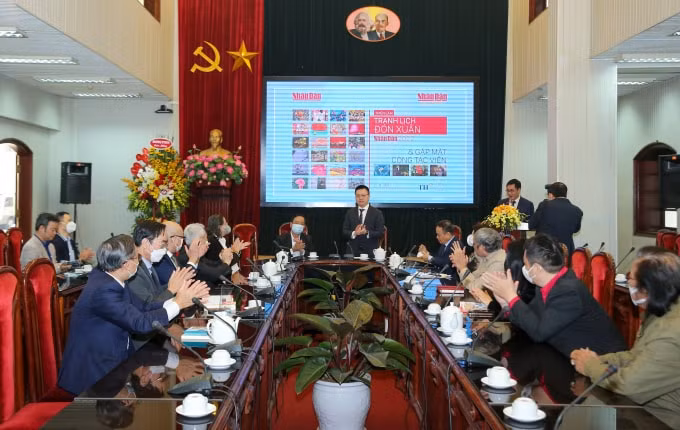 trien lam tranh lich don xuan sac voc moi lan toa tinh than lac quan giua mua dich hinh 7