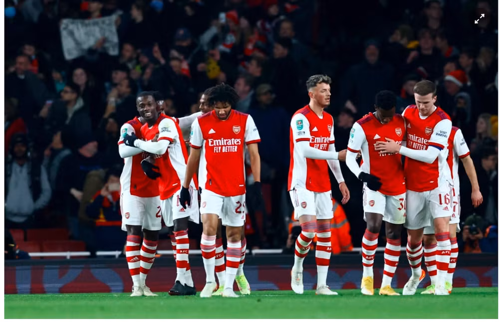 arsenal danh bai sunderland de vao ban ket league cup hinh 1