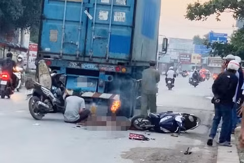 nguoi phu nu bi xe container can tu vong tren duong di lam hinh 1