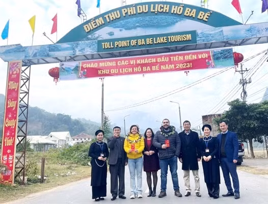 du khach duoc chao don nong nhiet ngay dau nam 2023 tai mot so tinh vung nui phia bac hinh 3
