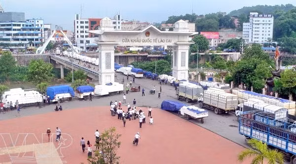 trung quoc de nghi cung khoi phuc hoat dong cua khau quoc te lao cai hinh 1