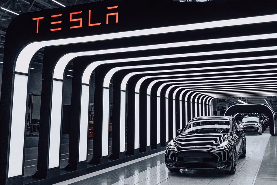 tesla co the trinh lang xe dien gia re vao nam 2024 hinh 1