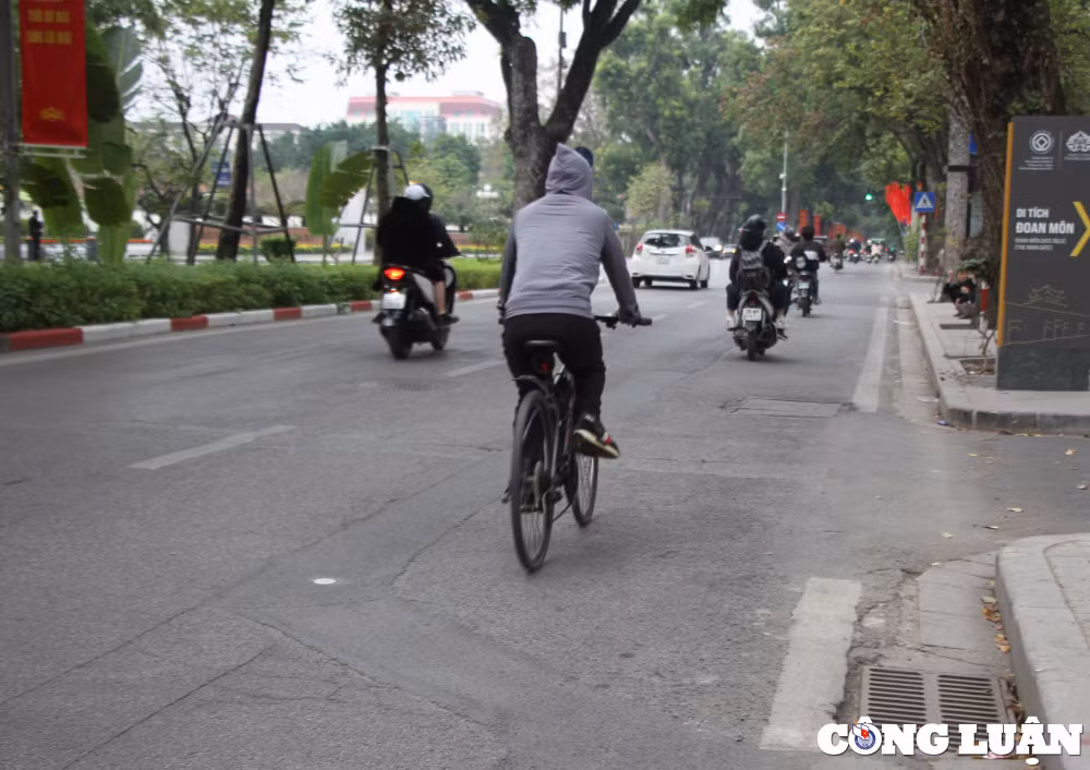 ha noi duong pho loi lom rach nat nhung ngay dau nam hinh 8