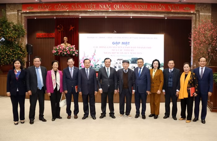 ha noi cong viec luc nao cung nhieu nhu nuoc song hong nhung luon phai guong mau lam that tot hinh 3