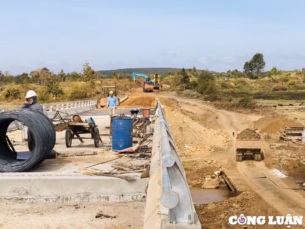 vuong giai phong mat bang con duong 320 ty o gia lai van ngon ngang cham tien do hinh 3