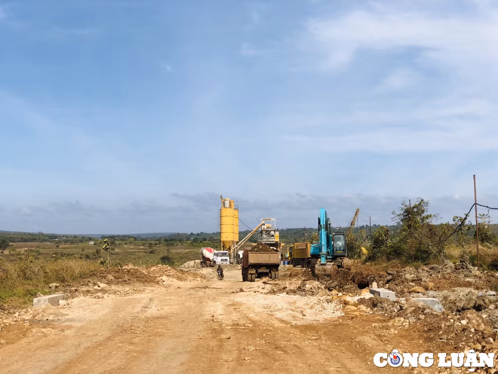 vuong giai phong mat bang con duong 320 ty o gia lai van ngon ngang cham tien do hinh 4