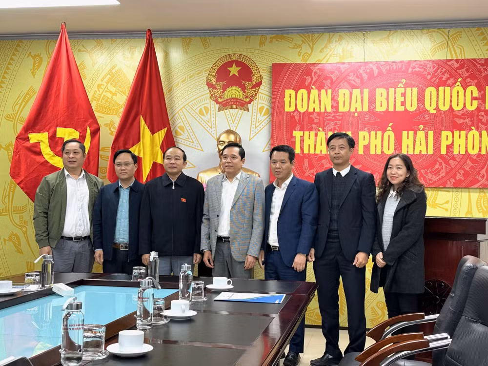 evnnpc tang 1000 suat qua tet vi nguoi ngheo cho cac gia dinh chinh sach tre mo coi ho ngheo hoan canh kho khan hinh 2