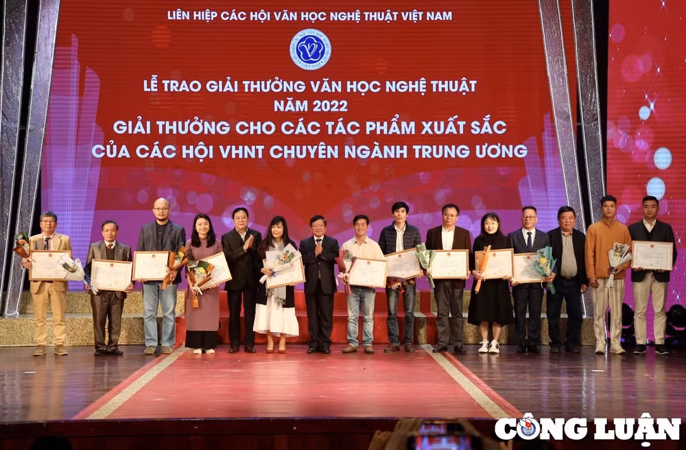 67 tac gia duoc trao giai thuong van hoc nghe thuat nam 2022 hinh 6