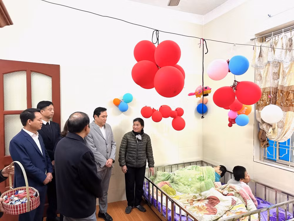 evnnpc tang 1000 suat qua tet vi nguoi ngheo cho cac gia dinh chinh sach tre mo coi ho ngheo hoan canh kho khan hinh 4
