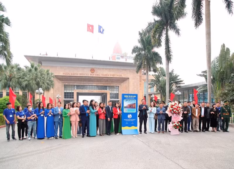 thanh pho mong cai thiet lap wifi cong cong va quet ma qr thong tin du lich hinh 1