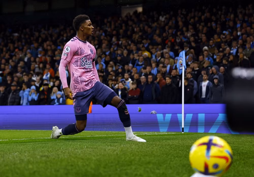 haaland toa sang man city van bi cam chan vi sieu pham cua gray hinh 5
