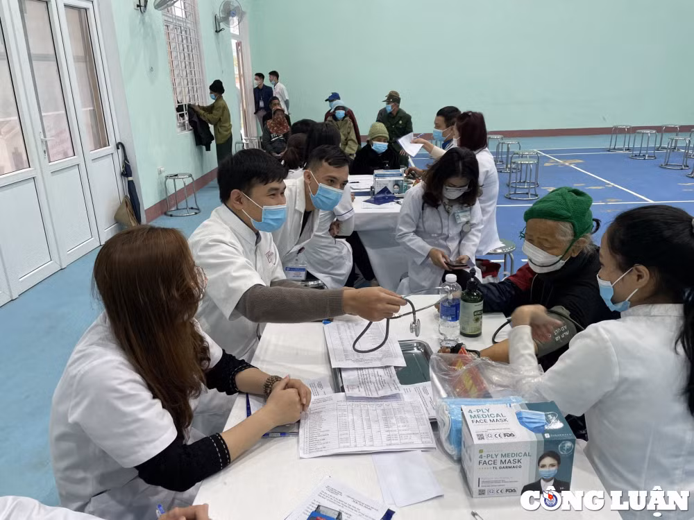 tuoi tre thua thien hue gop suc de tre em duoc vui xuan nguoi gia duoc am tet hinh 2
